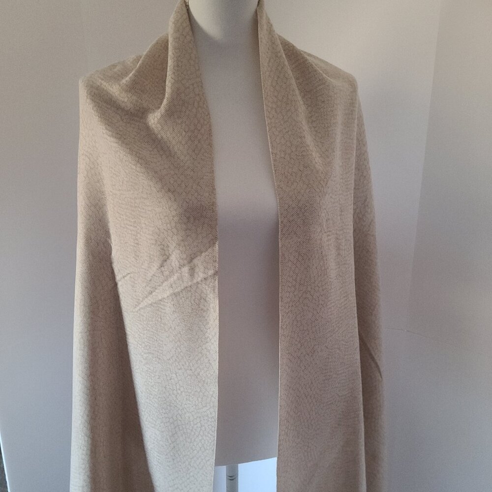 A NEW DAY TAN/CREAM SHAWL/WRAP/FRINGE LIGHTWEIGHT COMFY COZY FASHIONABLE SIZE OS